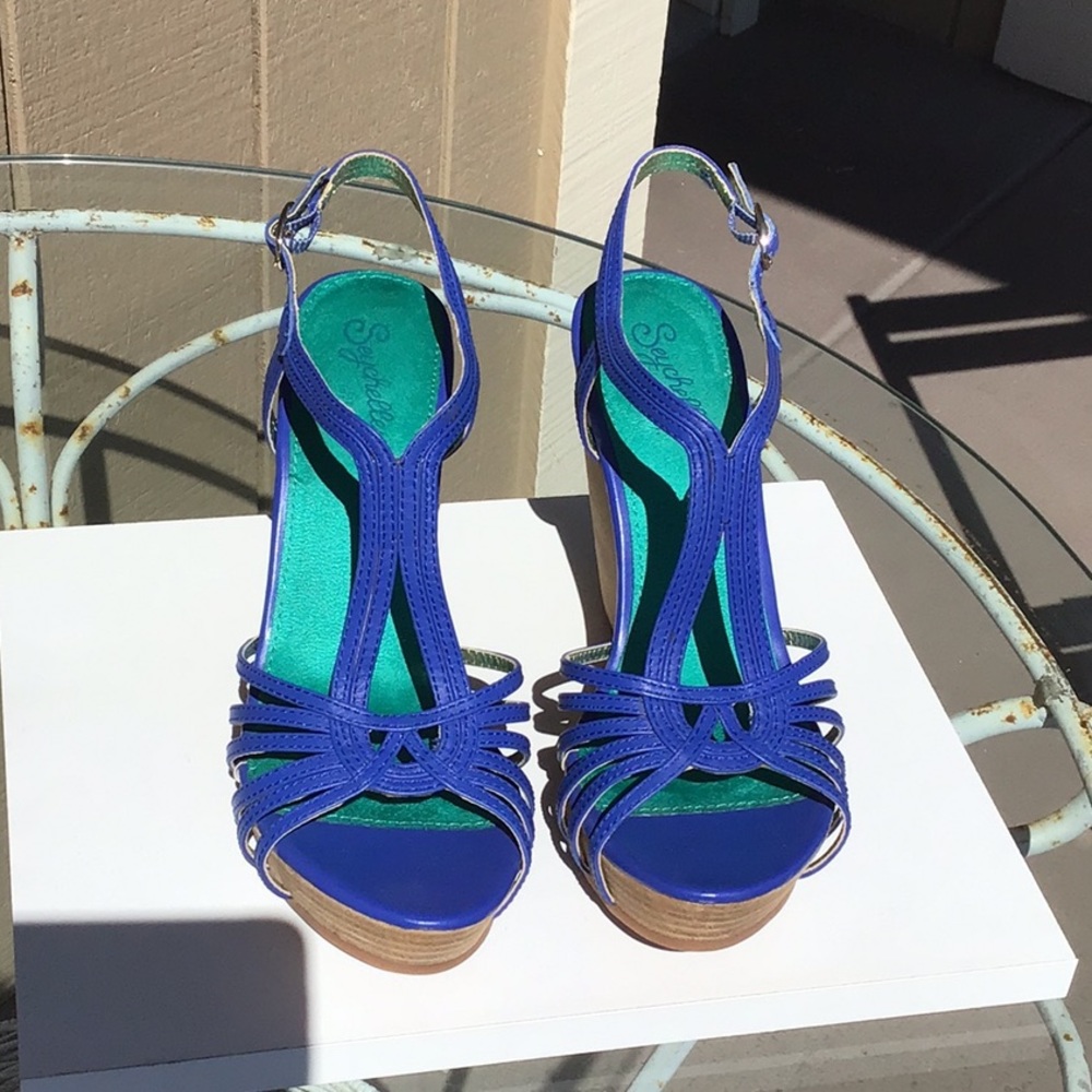 NIB Seychelles Blue Leather Wedge Sandals with Green Suede Footbed. Size 7